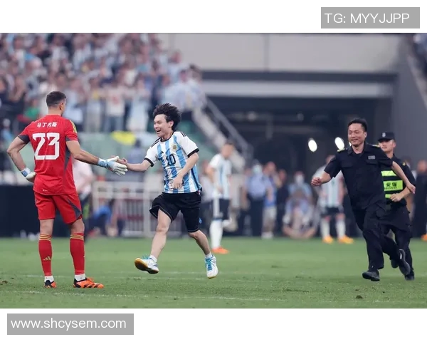 马丁内斯:从足球场上的传奇到生活中的启示与奋斗历程