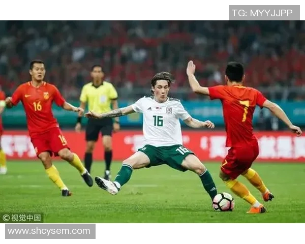 乌拉圭与秘鲁比赛裁判引发争议球迷热议判罚公正性